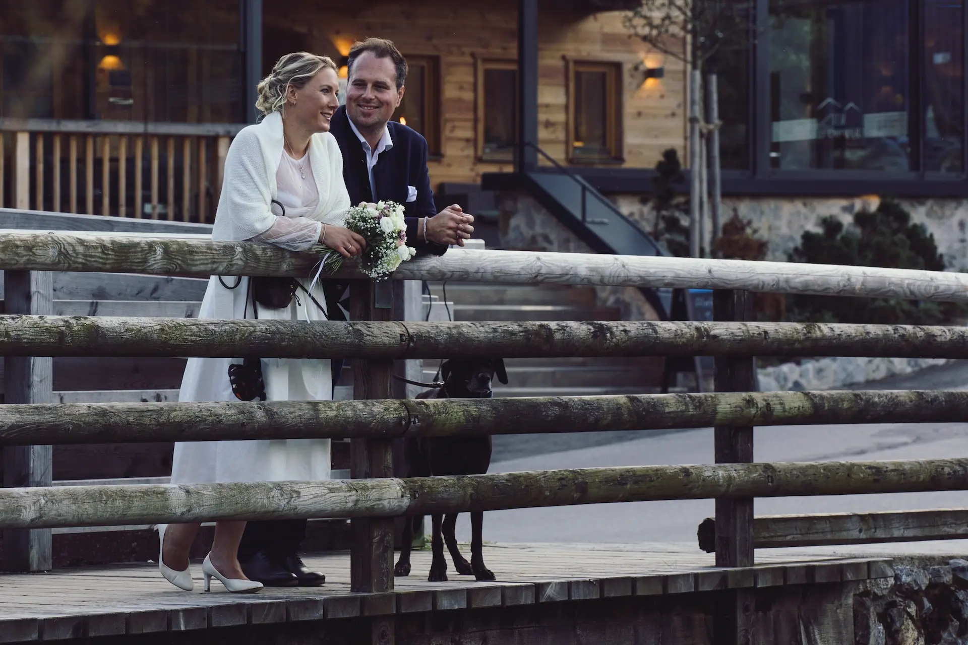 spitzingsee hochzeitspaar bruecke fotograf moritz escher